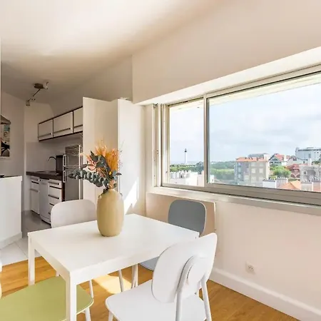 Bright 52m With Superb Panoramic View