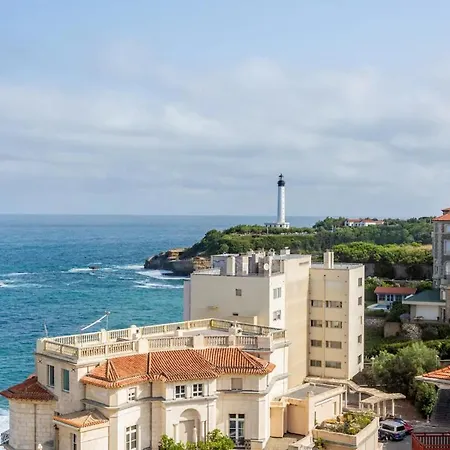 Bright 52m With Superb Panoramic View